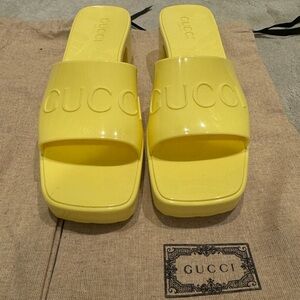 Gucci Women’s Rubber Slides Yellow 37